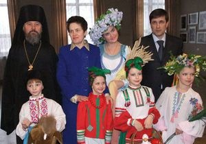 Жена Януковича посетила фестиваль Искорка Божия