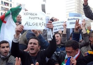В Алжире полиция сорвала проведение марша оппозиции