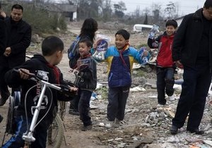 В Китае 24 ребенка отравились отходами производства батареек