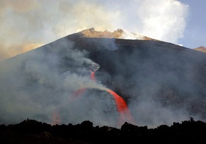 На Сицилии из-за активации вулкана Этна закрыли аэропорт