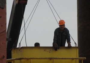 Азаров прогнозирует завершение строительства Подольского моста в Киеве в 2013 году