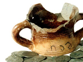 На Закарпатье выкопали украшения и оружие, изготовленные 3300 лет назад