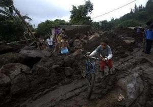 Число жертв тропического шторма Агата увеличилось до 90 человек