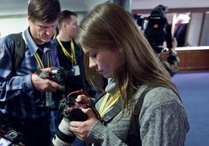 По примеру Путина: Личным фотографом президента РФ впервые стала женщина
