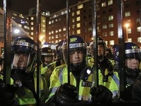 Потасовка британских антифашистов с полицией у здания Би-би-си: шесть задержанных, трое пострадавших