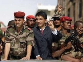 Лидер оппозиции Мадагаскара официально объявил себя президентом