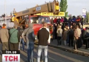 Попов заявил, что киоски на рынке Лесной в Киеве сносят законно