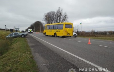На Львівщині в аварію потрапив шкільний автобус, багато постраждалих