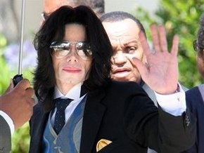 Представитель Майкла Джексона опроверг слухи об опасной болезни певца