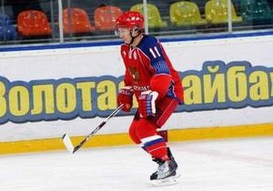 Путин о катании на коньках: Начинал ездить со стулом