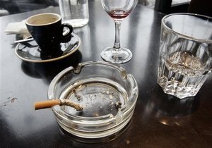 В Киеве впервые оштрафовали за курение в кафе