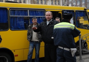 В Днепропетровске мужчины устроили драку из-за места в маршрутке