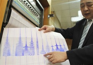 Рядом с Фукусимой произошло сильное землетрясение. Объявлена угроза цунами