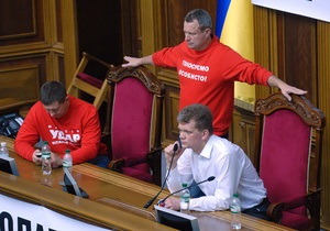 Депутаты из фракции УДАР провели вторую ночь в парламенте