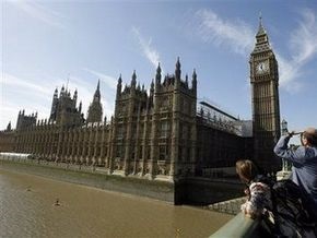 Экологи оккупировали крышу британского парламента