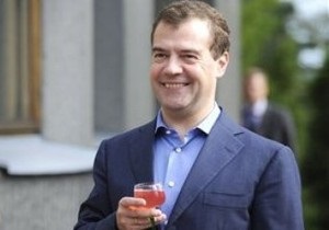 Медведев поздравил Януковича
