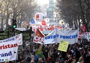 Во Франции начинается масштабная забастовка против повышения пенсионного возраста