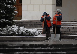 Киевских дворников лишат премий из-за плохой работы по уборке улиц от снега и льда