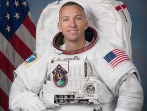 Американский астронавт, усыновивший украинского мальчика, стал отцом в космосе