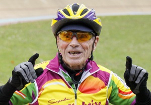 Фотогалерея: Велосипедист супер-стар. Столетний француз установил мировой рекорд