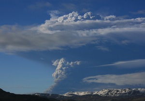 Европейское небо очистится от пепла исландского вулкана к утру воскресенья