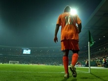 СМИ: Роналдиньо потерял место в основе из-за ночных клубов