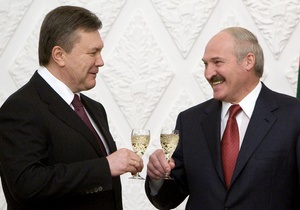 Янукович поздравил Лукашенко с победой на выборах