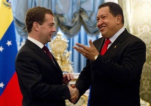 Медведев получил в подарок от Чавеса банановое варенье