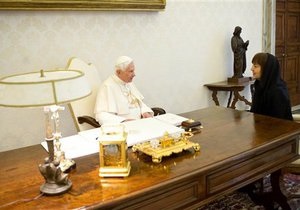Франция и Германия отреагировали на решение Папы Римского покинуть престол