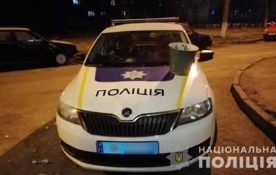 Под Киевом мужчина разбил авто копам и спрятался в кустах