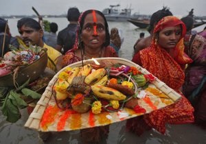 На религиозном празднике в Индии погибли не менее 18 человек
