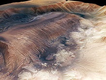 Ученые впервые получили 3D-изображения самого глубокого каньона Марса