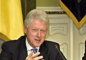 Клинтон заявил, что его фонд предоставит медикаменты для 19 тыс. больных СПИДом Украины
