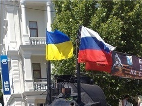 Опрос: Россияне любят украинцев, но не любят Украину
