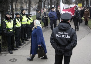 СМИ: В Латвии создают черные списки полицейских, не владеющих государственным языком