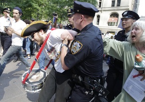 Задержание фотографа на акции Захвати Уолл-стрит в Нью-Йорке обернулось скандалом