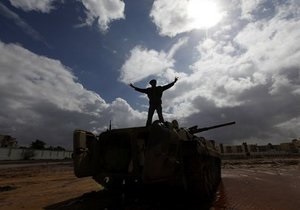СМИ: Из Триполи бежали более ста армейских офицеров