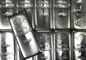 Драгоценный аутсайдер: Цены на серебро обрушились до трехлетнего минимума