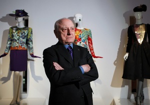 Пьер Берже в восторге от коллекции Эди Слимана, вызвавшую бурю критики в Париже