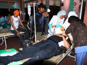 Число жертв землетрясений в Индонезии увеличилось до 75 человек
