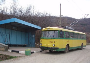 В Крыму неизвестные срезали 200 метров троллейбусных проводов
