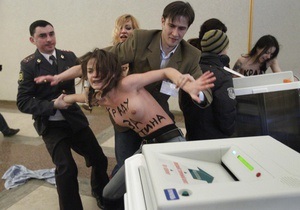 Мировой суд Москвы арестовал двух активисток FEMEN