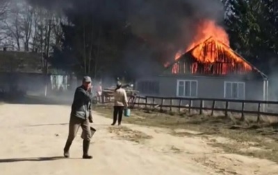 На Житомирщині разом із сухостоєм спалили сільраду