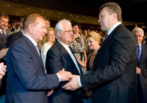 Янукович поздравил Кравчука с днем рождения