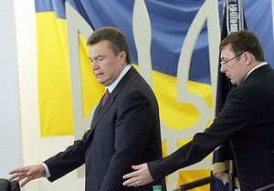 Янукович: На депутатов, которые хотят уволить Луценко, идет давление и шантаж