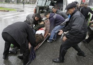 Жертвами беспорядков в Кыргызстане стали 65 человек