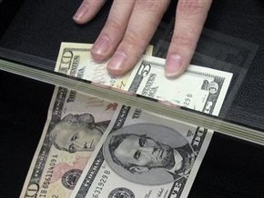 Торги на межбанке: Цена доллара достигла 5,7-5,75 грн