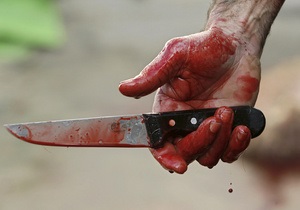 Киевлянин ранил ножом женщину-бармена, отбирая у нее выручку