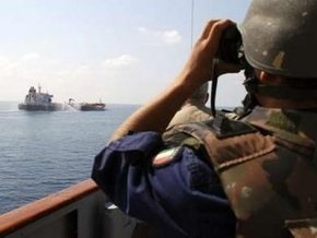 Итальянский эсминец предотвратил захват пиратами пяти торговых судов
