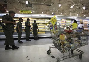 В Венесуэле за спекуляцию закрыли более 600 магазинов